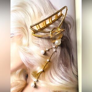 Gold Claw Clip With Pearl Hair Accessory